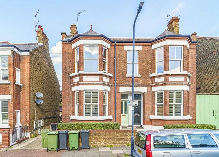 2 Bedroom Flat For Sale In Iveley Road, Clapham, SW4