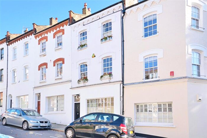 4 Bedroom Terraced House To Rent In New End, Hampstead, London, NW3