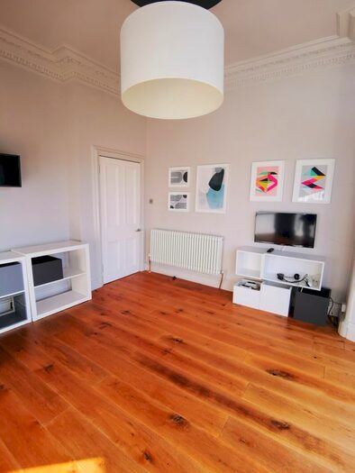3 Bedroom Flat To Rent In Morningside Drive, Morningside, Edinburgh, EH10