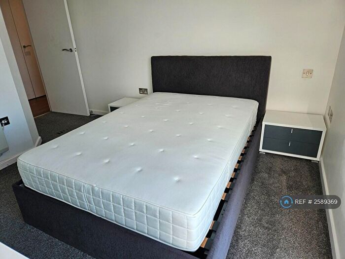 2 Bedroom Flat To Rent In Basilica, Leeds, LS1