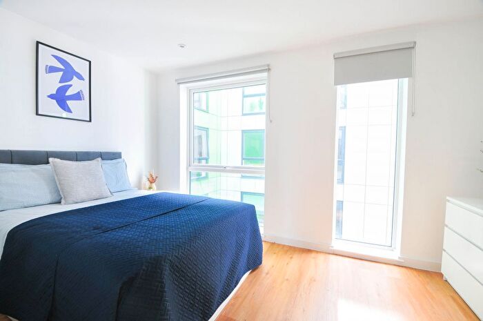 2 Bedroom Flat To Rent In City Court Trading Estate, Poland Street, Manchester, M4