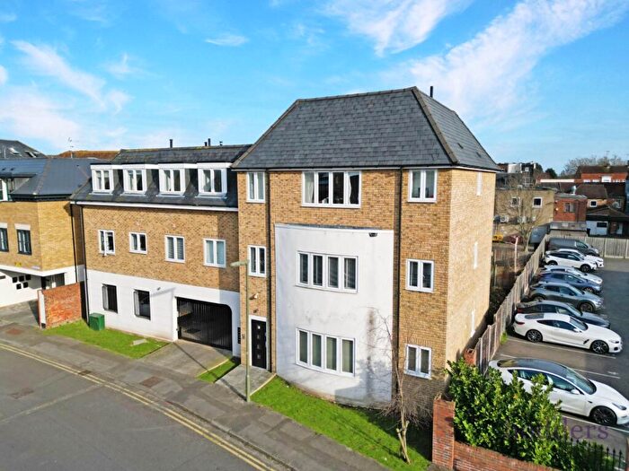 2 Bedroom Apartment To Rent In Chertsey, Surrey, KT16