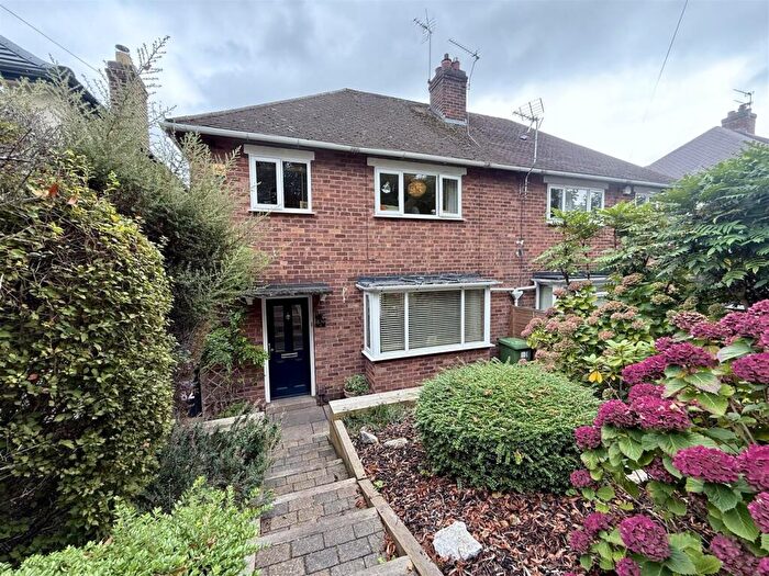 3 Bedroom Semi-Detached House For Sale In Greville Road, Warwick, CV34