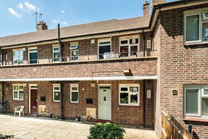 1 Bedroom Flat For Sale In Henley Close, Rotherhithe, SE16