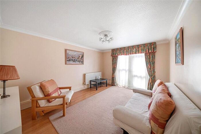 2 Bedroom Flat For Sale In McDermott Close, London, SW11