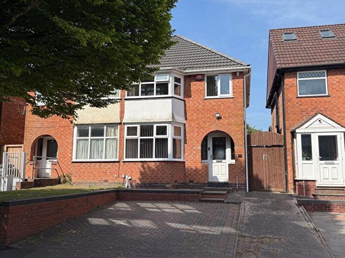 3 Bedroom Semi-Detached House For Sale In Court Lane, Birmingham, B23