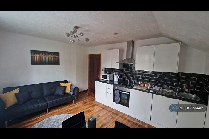 2 Bedroom Flat To Rent In Polygon Road, Manchester, M8