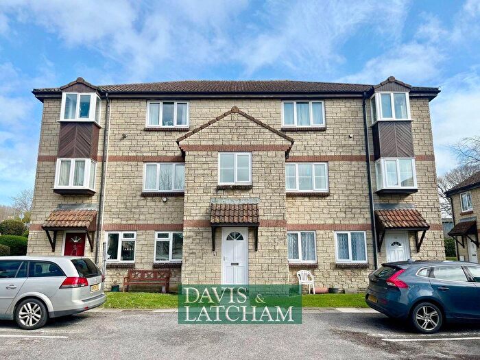 2 Bedroom Flat For Sale In Imberwood Close, Warminster, BA12