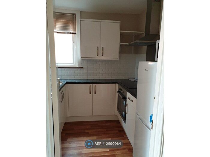 1 Bedroom Flat To Rent In Guildford Street, Chertsey, Uk, KT16