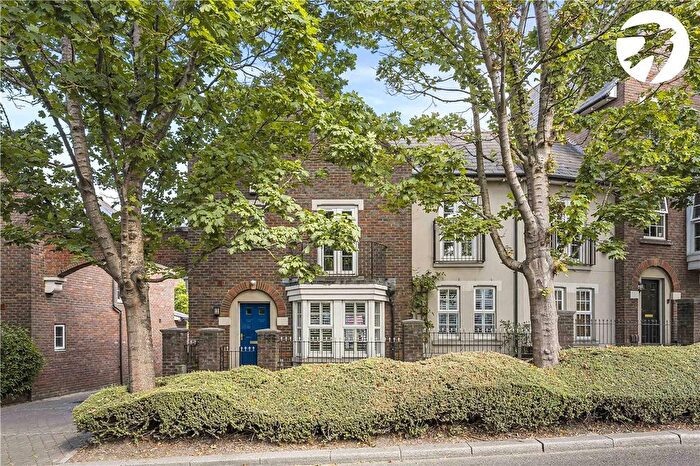 3 Bedroom End Terrace House For Sale In Ingress Park Avenue, Greenhithe, Kent, DA9