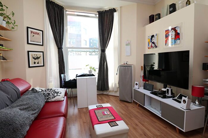 2 Bedroom Flat To Rent In Coleridge Road, London, N4