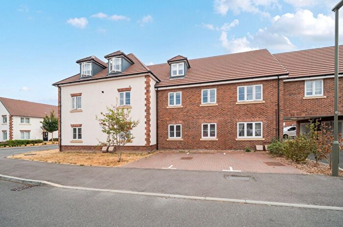 2 Bedroom Flat For Sale In Bartlett Avenue, Badshot Lea, Farnham, Surrey, GU9
