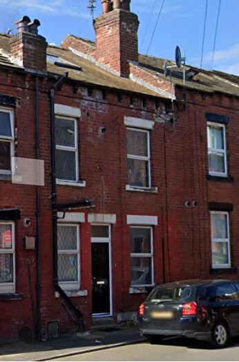 2 Bedroom Terraced House To Rent In Brompton Grove, Leeds, LS11