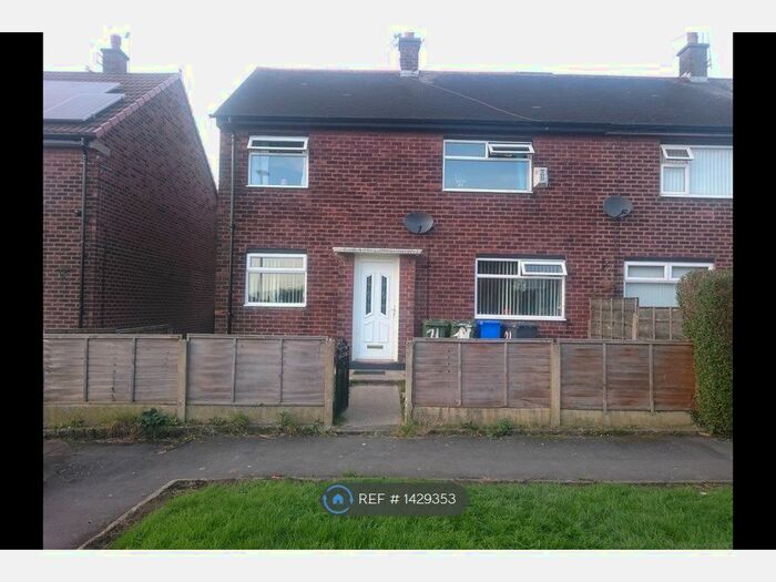 3 Bedroom Semi-Detached House To Rent In The Close, Stalybridge, SK15
