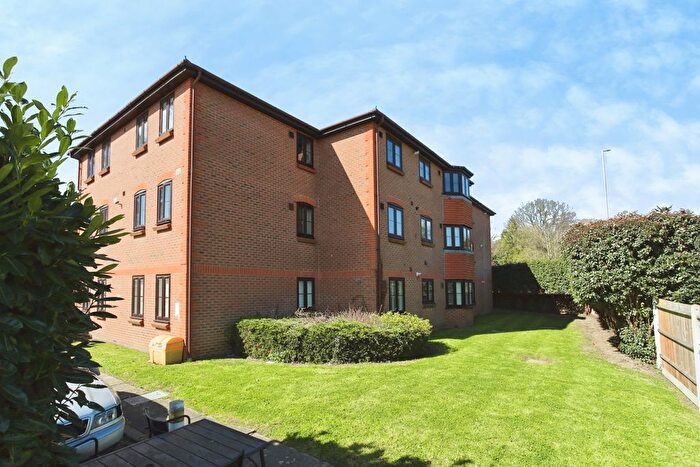 2 Bedroom Flat For Sale In Hadlow Road, Tonbridge, Kent, TN9