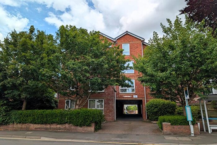 2 Bedroom Flat To Rent In Hill Lane, Southampton, SO15