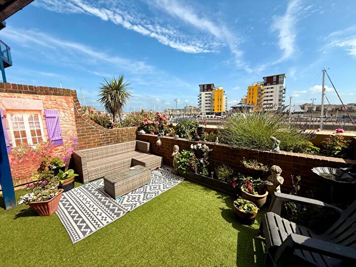 2 Bedroom Flat To Rent In Bermuda Place, Eastbourne, BN23