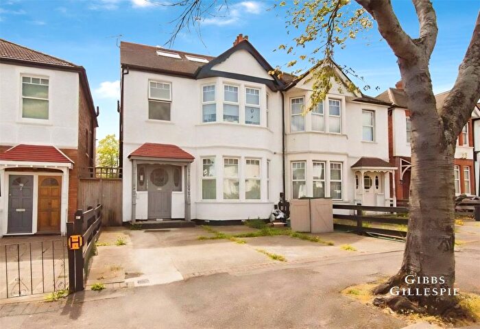 2 Bedroom Property To Rent In Lynton Road, London, W3