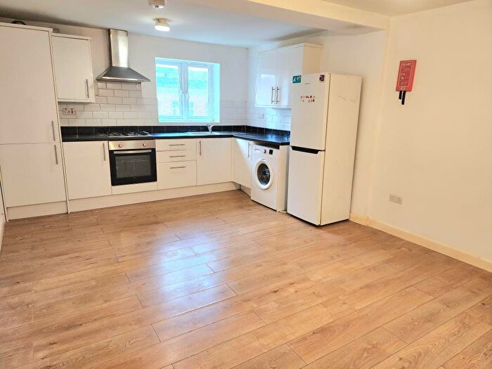 2 Bedroom Apartment To Rent In Chapel Street, Woking, GU21