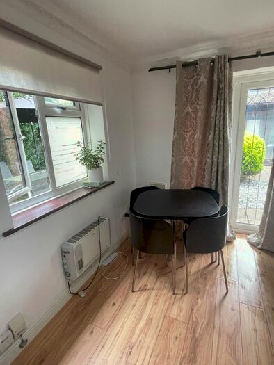 Studio To Rent In Ashley Drive, Isleworth, TW7
