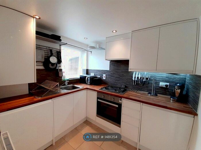 1 Bedroom Flat To Rent In Queens Road, Reading, RG1