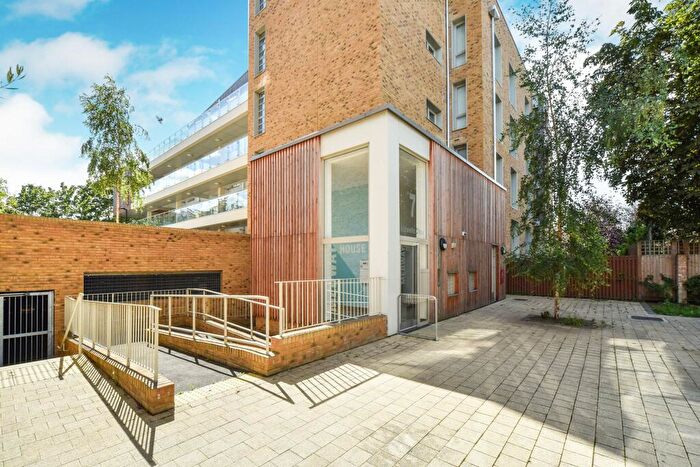 1 Bedroom Apartment To Rent In Kidwells Close, SL6