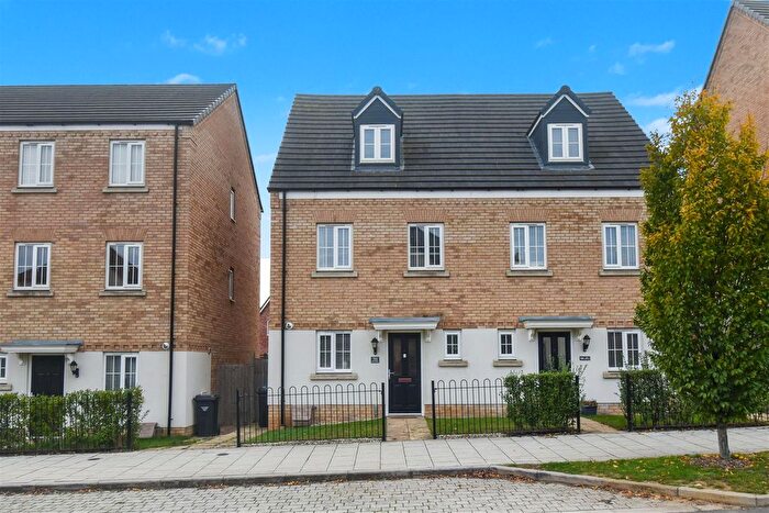 3 Bedroom Semi-Detached House For Sale In The Avenue, Priors Hall Park, NN17