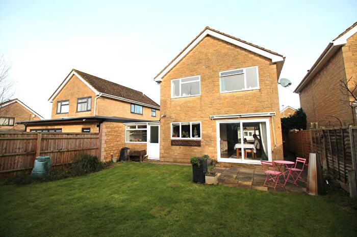 3 Bedroom Link Detached House For Sale In Piccadilly Way, Cheltenham, GL52