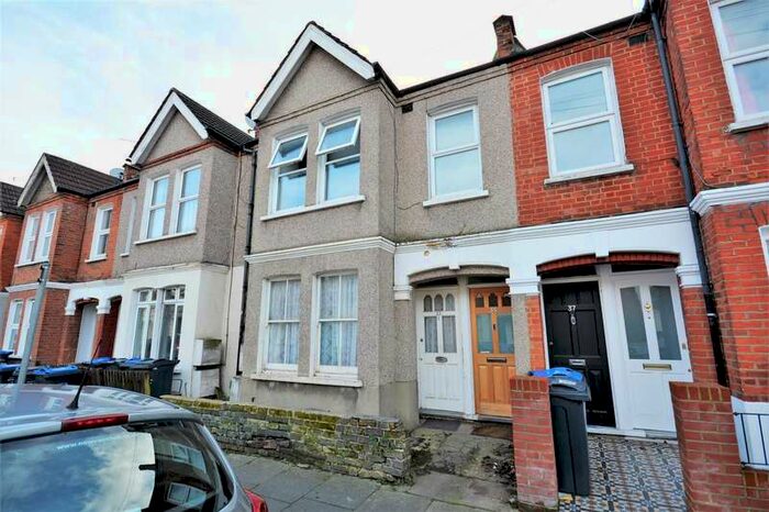 2 Bedroom Flat To Rent In University Road, Colliers Wood, SW19