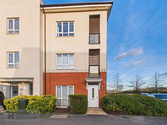 2 Bedroom Apartment For Sale In Percivale Close, Ifield, Crawley, RH11