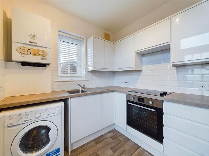 1 Bedroom Flat To Rent In Whinbush Road, Hitchin, SG5