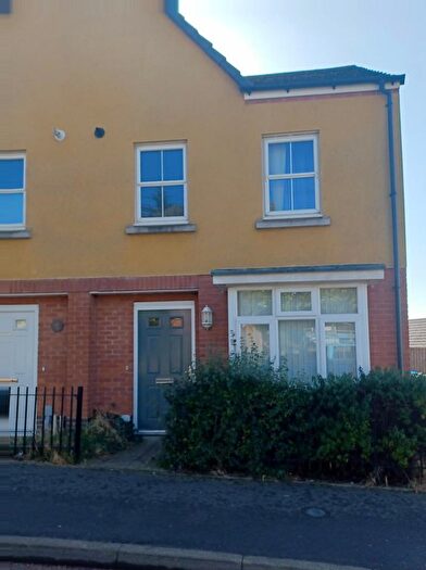 3 Bedroom Semi-Detached House To Rent In Edinburgh Road, Nuneaton, CV10