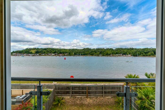 5 Bedroom Terraced House To Rent In The Causeway, St Mary`s Island, Chatham, Kent, ME4