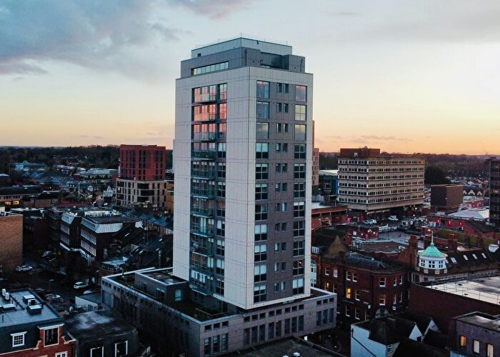 2 Bedroom Flat To Rent In Queen Street, Maidenhead, Berkshire, SL6