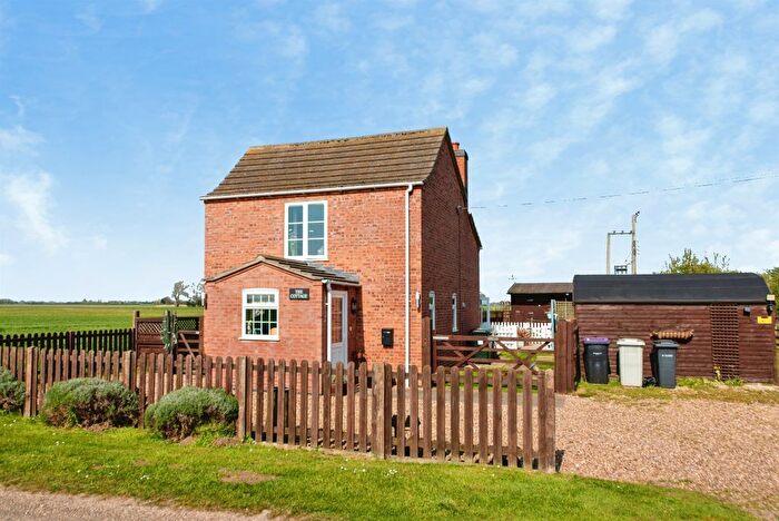 2 Bedroom Detached House For Sale In Haven Bank, New York, Lincoln, LN4