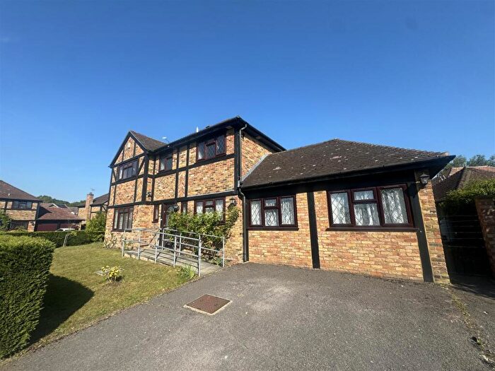 4 Bedroom Detached House To Rent In Acacia Avenue, Sandhurst, GU47