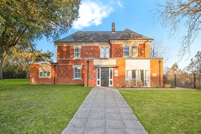 2 Bedroom Flat For Sale In Old Rectory Drive, Colchester, CO1