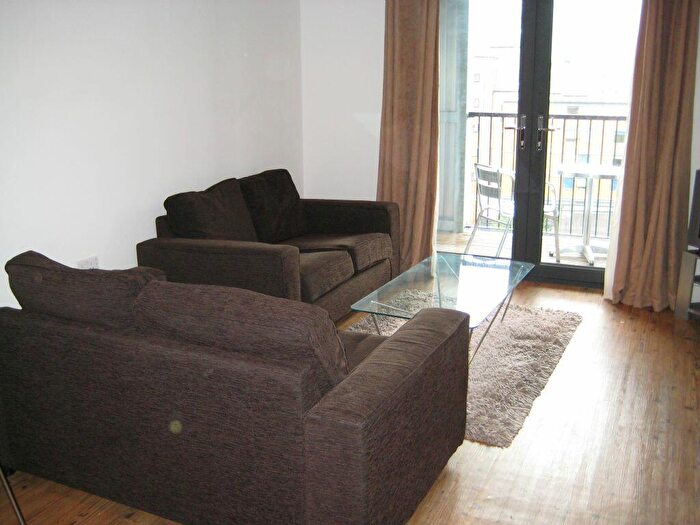 2 Bedroom Apartment To Rent In Well Furnsihed Bed With Large Canal Facing Balcony, B4