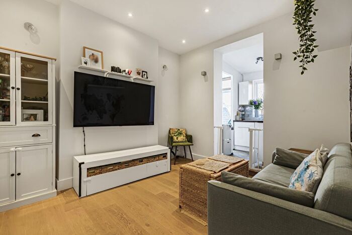 1 Bedroom Flat For Sale In Disraeli Road, London, SW15