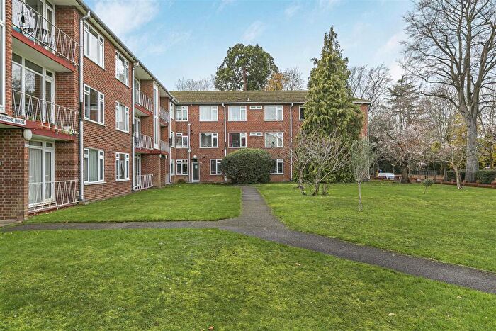 2 Bedroom Flat For Sale In Devonshire Avenue, Sutton, SM2
