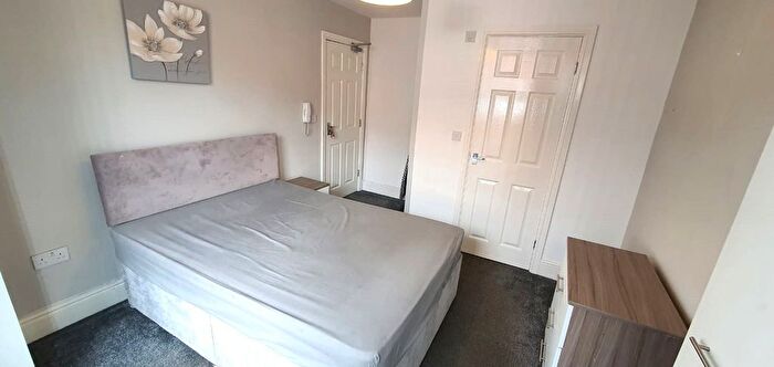 5 Bedroom Terraced House To Rent In Room, Mansfield Road, Doncaster, DN4