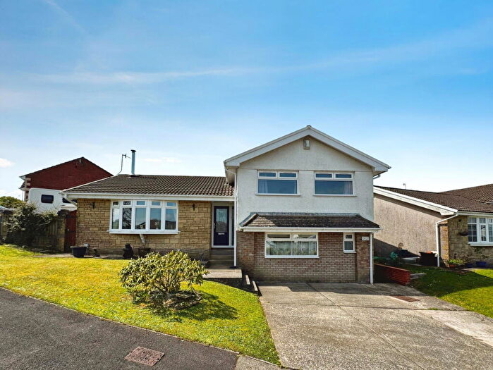 4 Bedroom Detached House For Sale In Ridgewood Gardens, Cimla, Neath, SA11