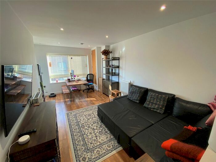 2 Bedroom Flat To Rent In Lily Way, London, N13