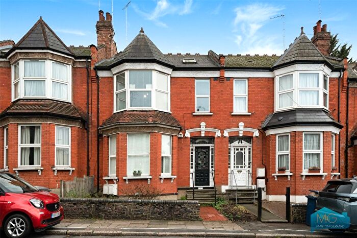 3 Bedroom Flat For Sale In Dollis Road, Finchley Central, London, N3