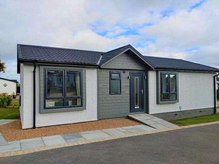 2 Bedroom Mobile/park Home For Sale In Kingsdown Meadow Residential Park, Knatts Valley, Sevenoaks, Kent, TN15