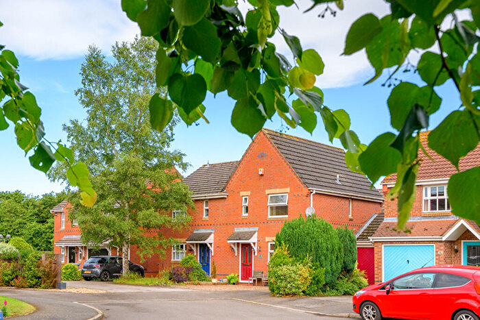 3 Bedroom Semi-Detached House For Sale In The Ivies, Newark, NG24