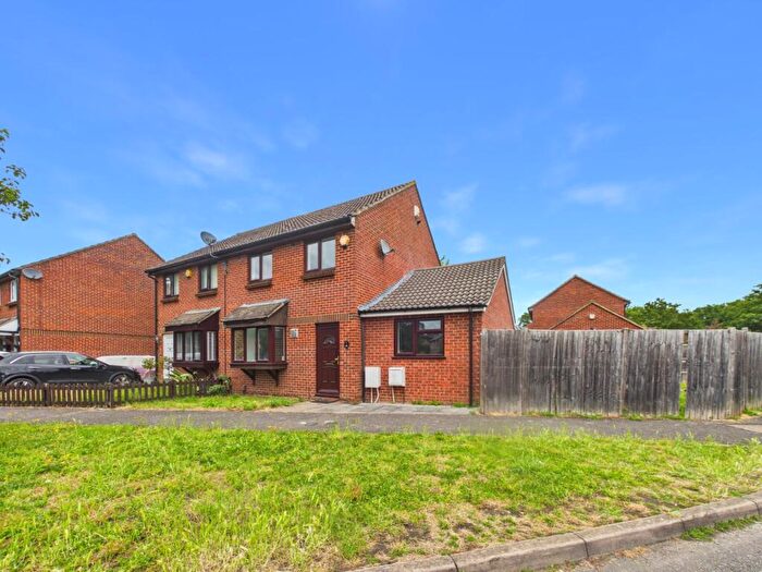6 Bedroom Semi-Detached House For Sale In Vicarage Way, Colnbrook, Berkshire, SL3