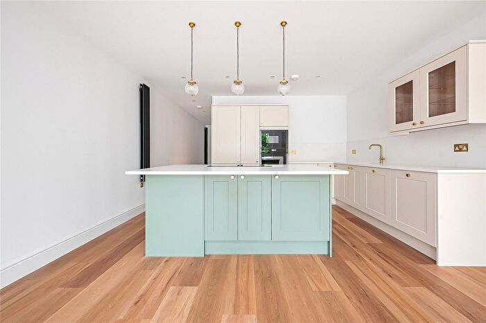 2 Bedroom Flat For Sale In Candler Mews, Twickenham, TW1