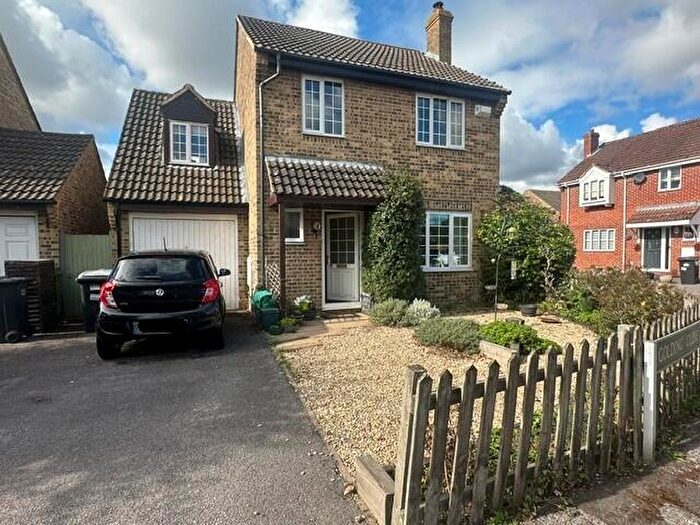 4 Bedroom Detached House For Sale In Golding Close, Thatcham, RG19