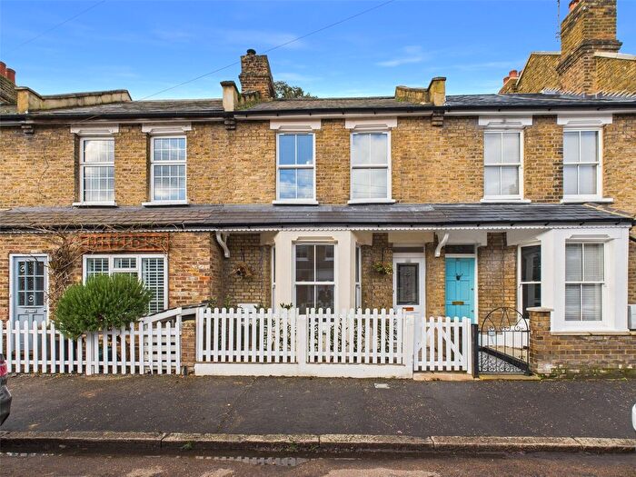 3 Bedroom Terraced House For Sale In Avenue Road, Hampton, TW12